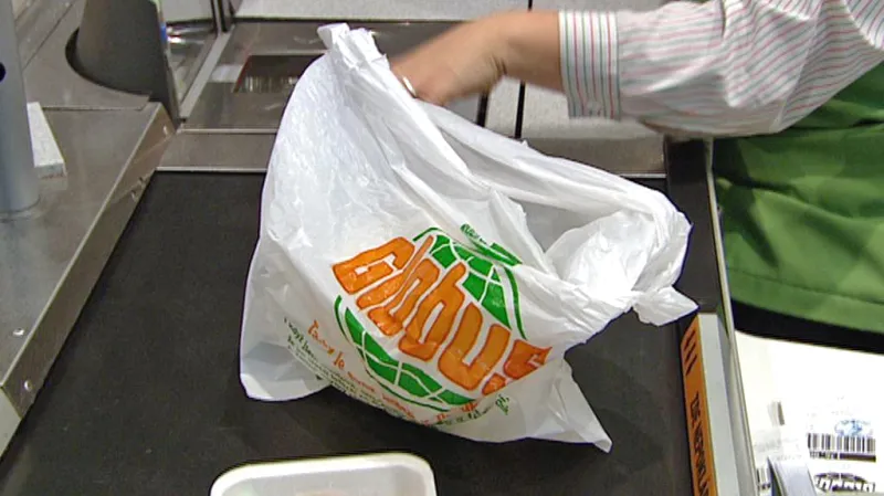 Globus už nebude dávat tašky zdarma