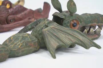 Na unikátní loutky sto let padal prach. Restaurátoři z Východočeského muzea jim vdechnou nový život