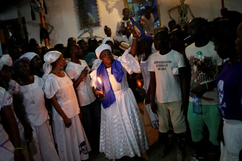 Vyznavači voodoo na Haiti oslavili svátek smrti