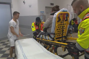 Akutní péči se v sobotu v nemocnicích oslovených ČT podařilo zajistit