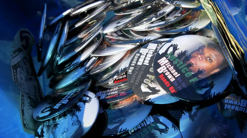 Obyvatelé Fergusonu žádají spravedlnost pro Michaela Browna