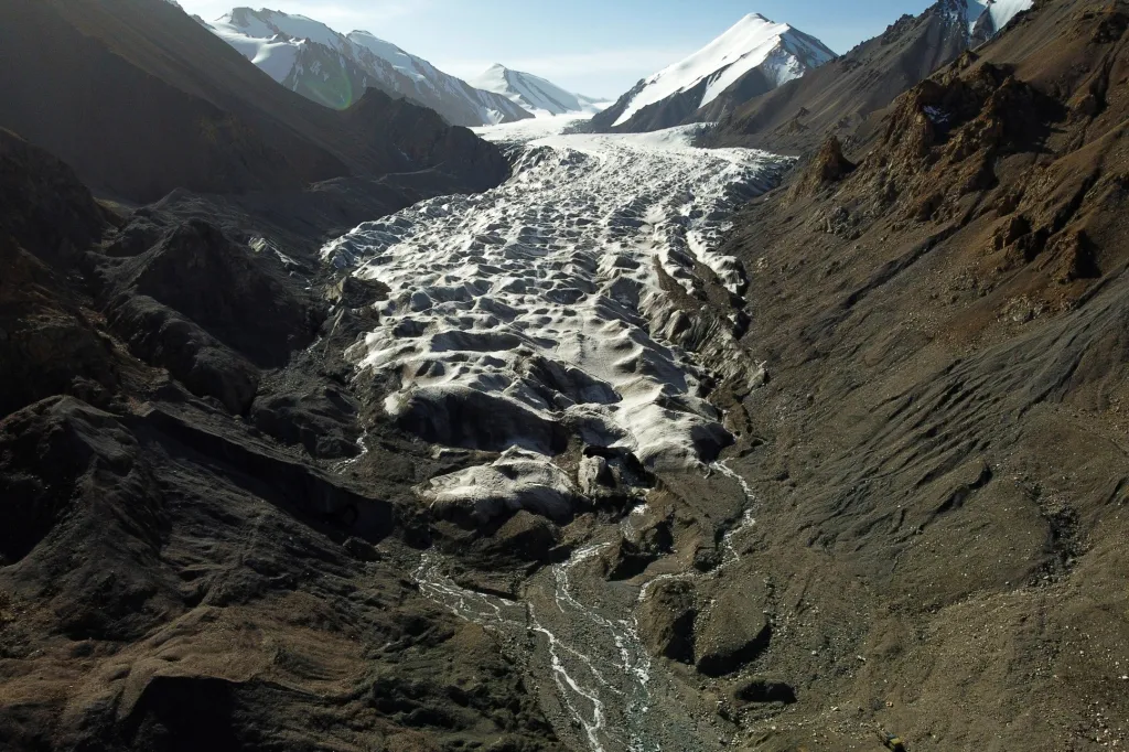 Prognóza pro „život“ 2684 ledovců v oblasti Richthofenova pohoří nenaznačuje do budoucnosti nic dobrého