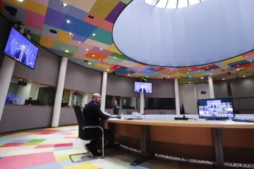 Pandemie ve světě: EU musí urychlit distribuci vakcín, shodly se členské země. Maďarsko prodlouží omezení