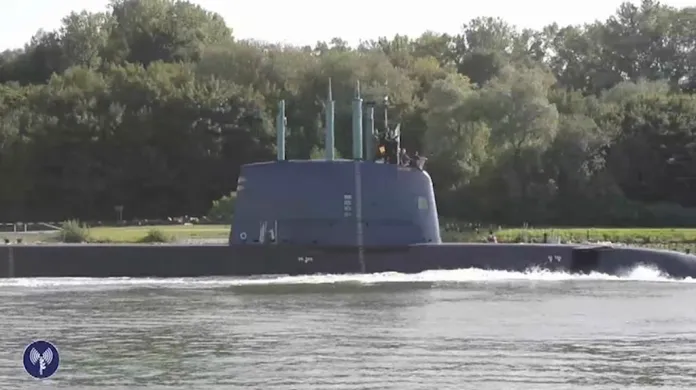 Čerstvě odtajněné záběry ponorky třídy Doplhin II