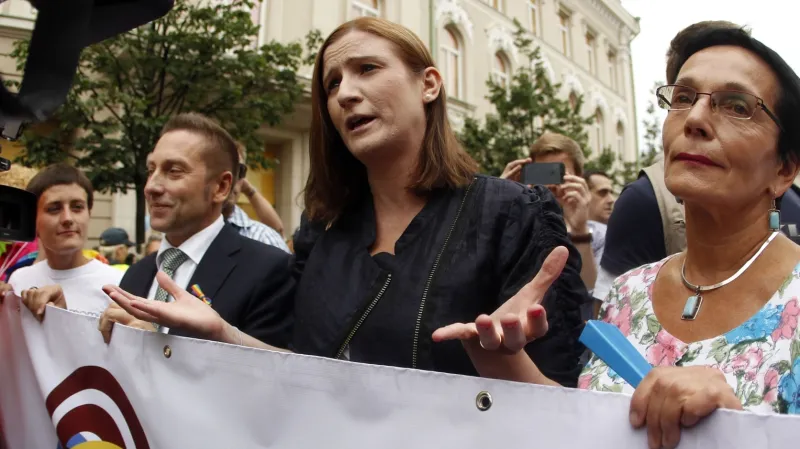 Birgitta Ohlssonová (uprostřed)