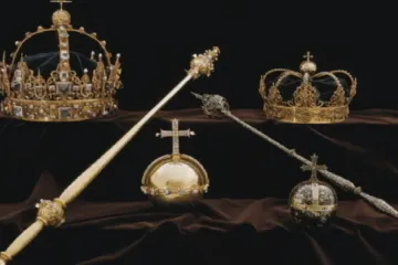 Žádná bomba, ale švédské královské klenoty. Ukradené cennosti se našly v podezřelé popelnici