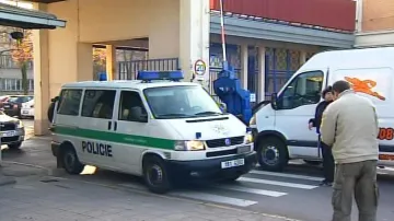 Policie v areálu Aircraft Industries