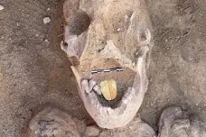 V Egyptě našli pozoruhodnou mumii, muže se zlatým jazykem