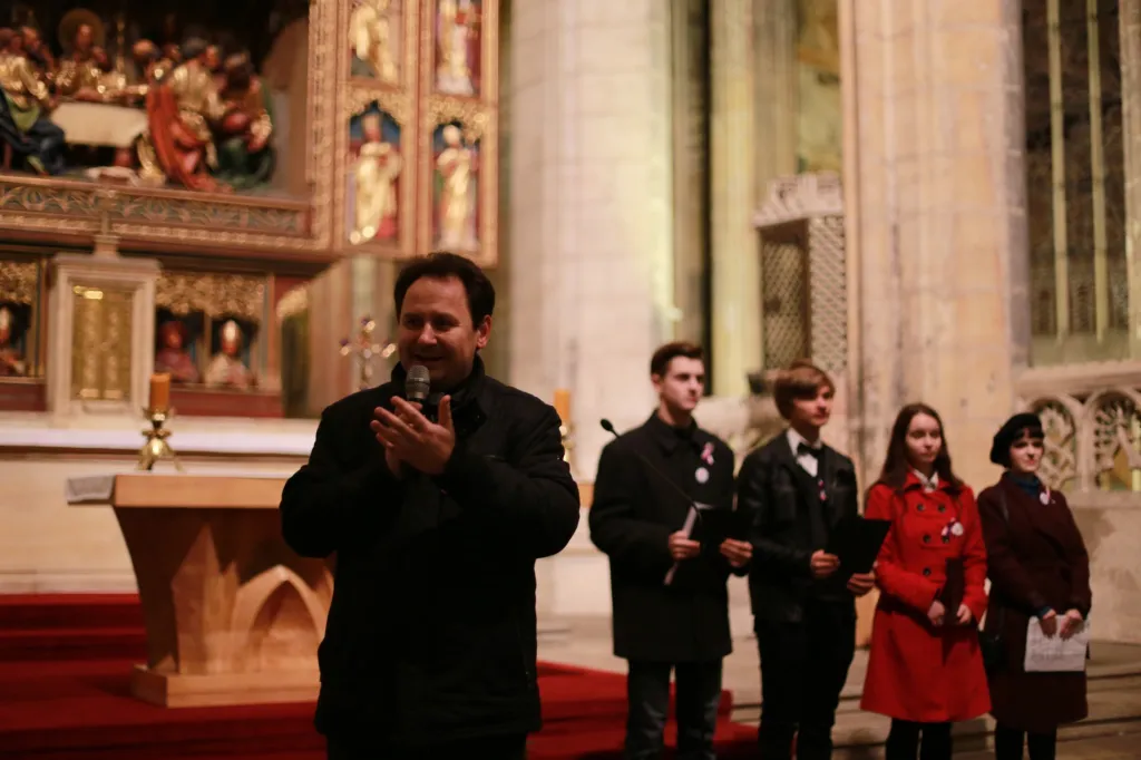 Chrám sv. Barbory - slovo arciděkana Jana Uhlíře, studentský pěvecký sbor Gaudeamus zazpíval Modlitbu pro Martu, svatováclavský chorál a českou státní hymnu