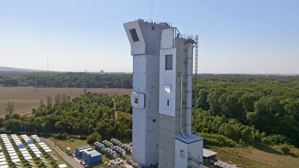 Solární továrna na energii pro cementárny