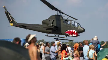 Letová ukázka bitevní helikoptéry Cobra