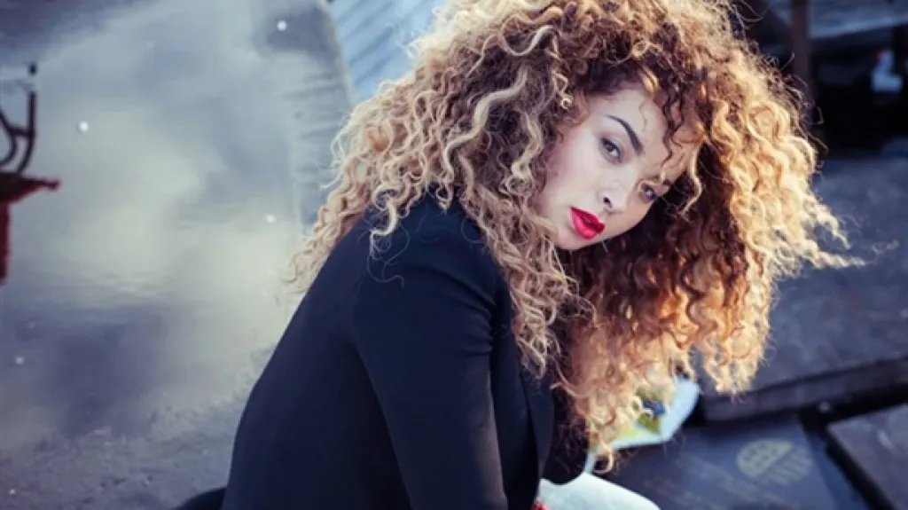 Ella Eyre