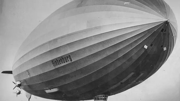 Vzducholoď Zeppelin LZ-129 Hindenburg z roku 1936 byla spolu se svou sesterskou lodí LZ-130 Graf Zeppelin II největším létajícím strojem všech dob.