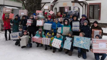 Předání darů chudým dětem z Ukrajiny. Arcidiecézní charita Olomouc pořádá akci už jedenáctým rokem