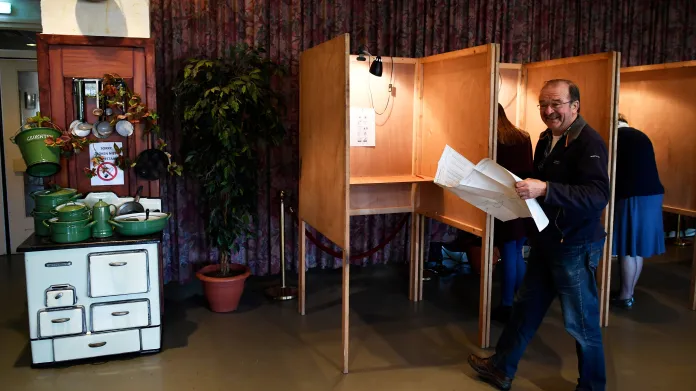 Události: Nizozemci mají o volby zájem, někde nestačily urny