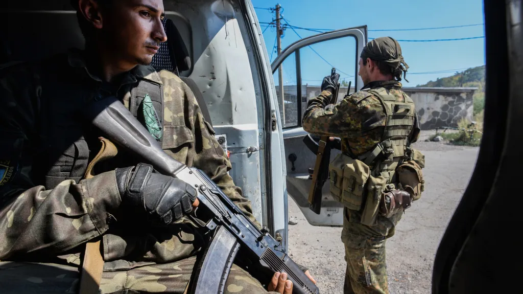 Proruští separatisté na stráži poblíž Doněcku