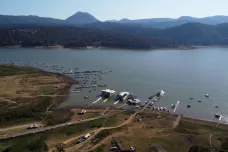 Hladina mexické přehrady Valle de Bravo se stává symbolem nerovnosti