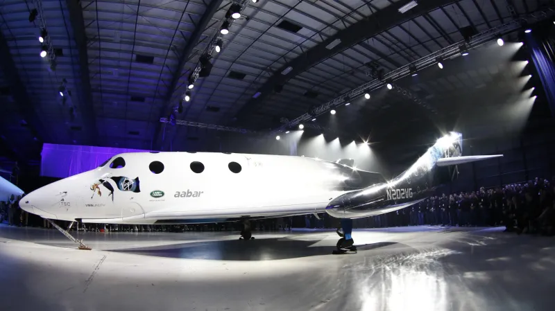 Branson představil nový SpaceShipTwo