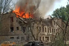 Exploze hlásí Kyjev i Dnipro, kde střely zasáhly nemocnici