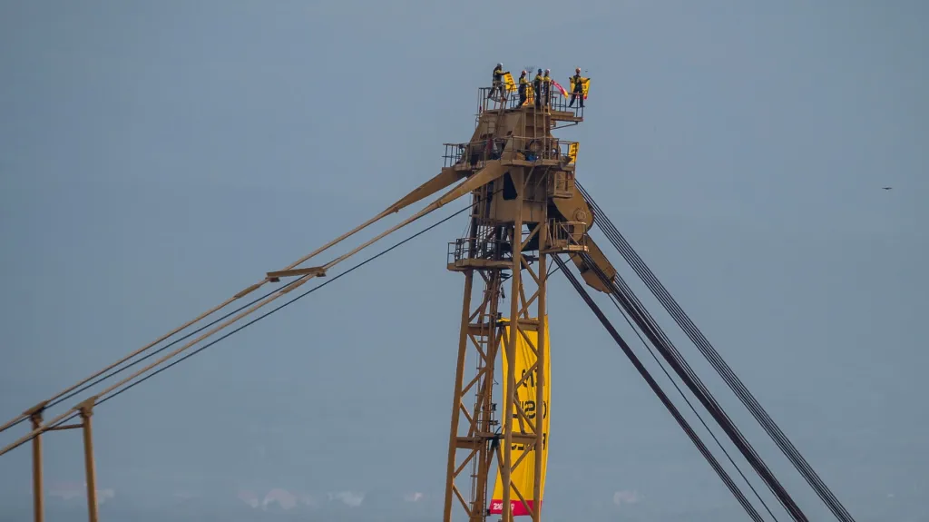 Důl Bílina opět spustil provoz. Aktivisté kvůli bouřkám slezli z ...