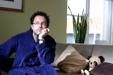 Recenze: František je děvkař –  bezpečně nerozhodný film o nebezpečně nerozhodném muži