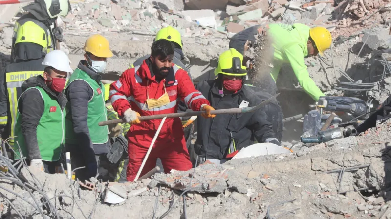 Pátrací a záchranné práce v Diyarbakiru