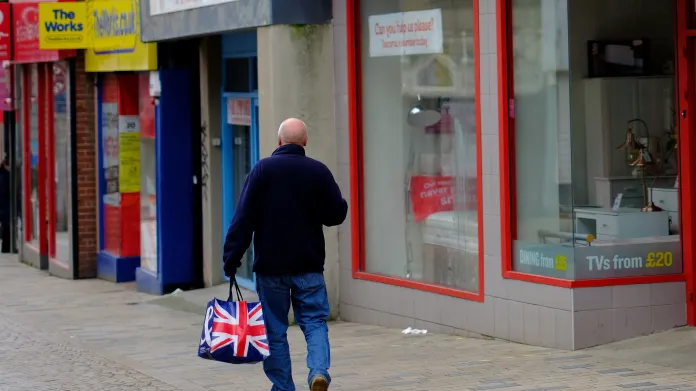 Muž v Blackpoolu jde nakupovat