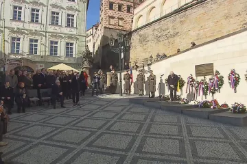 Pochod studentů proti nástupu komunismu k moci připomenula pieta u Hradu