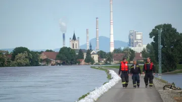 Hráz v Mělníku sice prosákla, ale vydržela