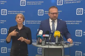 Rodiny v nouzi mohou získat mimořádnou dávku na školní vybavení, řekl Jurečka