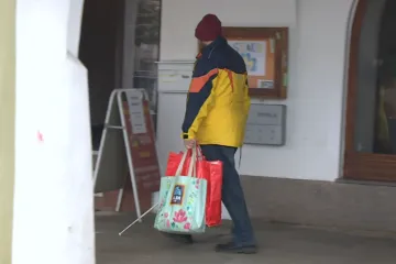 Restaurační zahrádky často komplikují život lidem s handicapem. České Budějovice chtějí radu od nevidomých