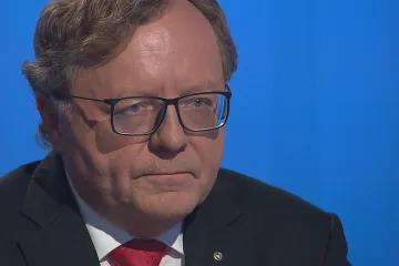 Čeští úředníci se bojí rozhodnout. Věci oddalují, protahují, posouvají někam, říká šéf NKÚ