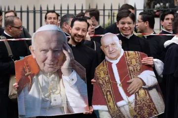 Jan Pavel II. a Jan XXIII. byli slavnostně prohlášeni za svaté