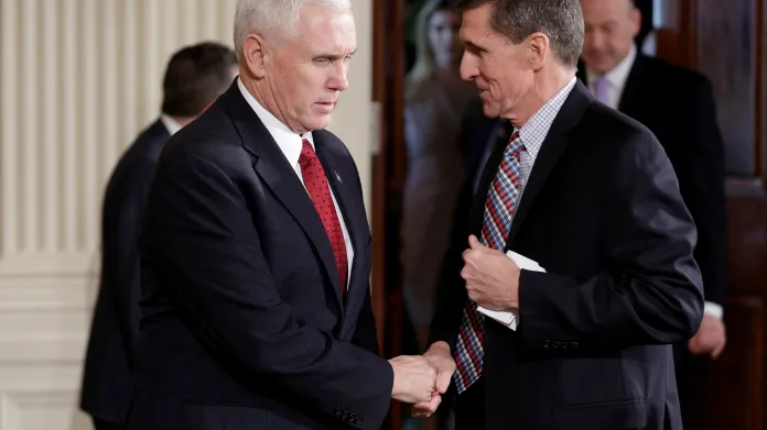 Viceprezident Mike Pence s Michaelem Flynnem