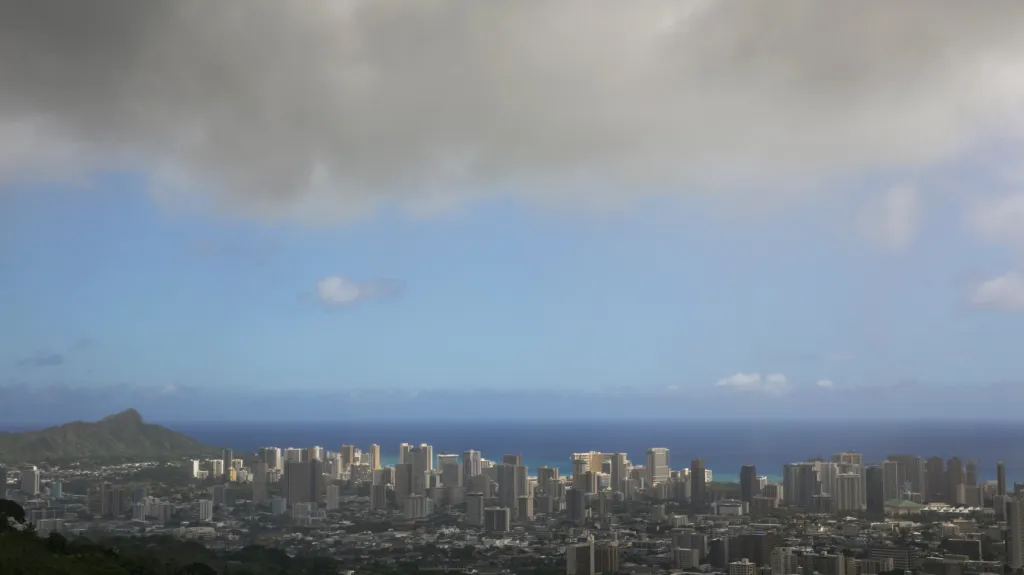 Zlověstné mraky nad Honolulu