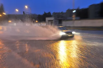 Dnes teplotní rekordy, zítra bouřky a hrozba záplav