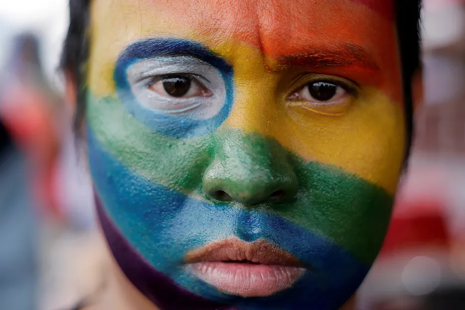 Účastník průvodu gayů a lesbiček ve městě Managua (Nikaragua)