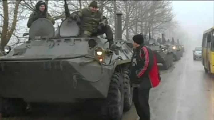 Bez komentáře: Obrněné transportéry na Krymu