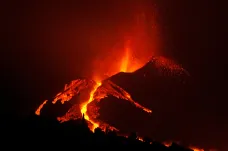 Sopka na ostrově La Palma chrlí bloky magmatu veliké jako několikapatrové domy