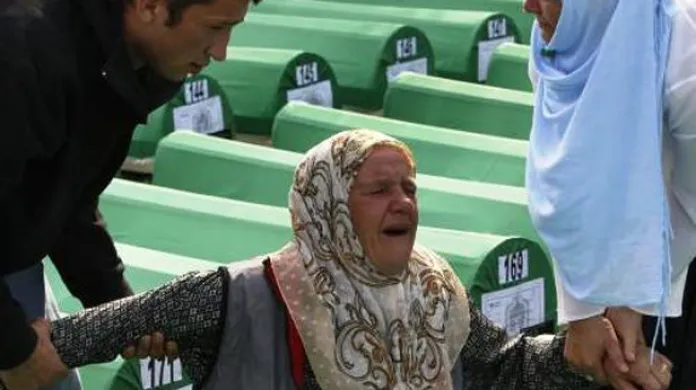Plačící bosenská žena