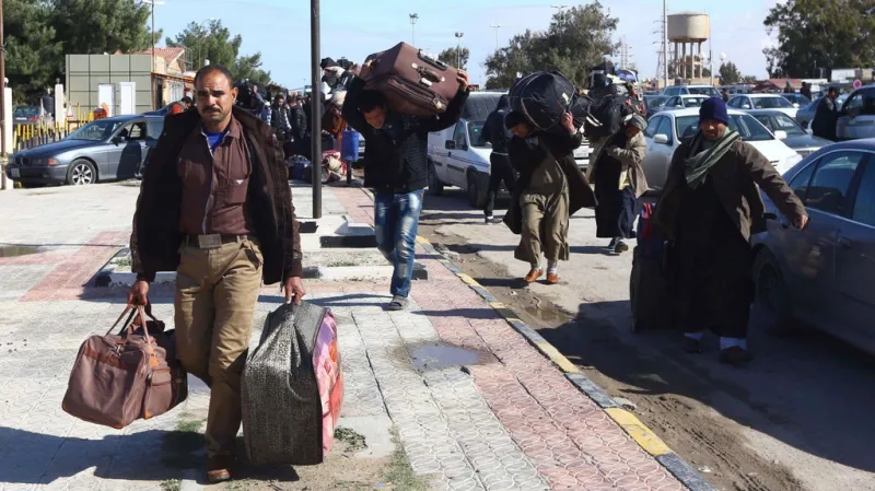 Egypťané hromadně prchají z Libye