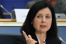 Evropská komise zahájila s Polskem řízení kvůli zákonu o trestání soudců. Podle Jourové omezuje nezávislost