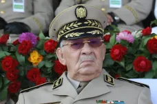 Blíží se Buteflikův konec? Šéf alžírské armády jej navrhuje prohlásit za zdravotně nezpůsobilého