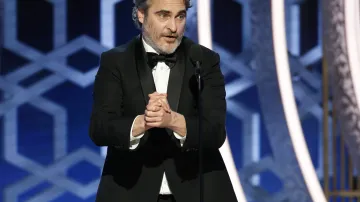 Joaquin Phoenix oceněný Zlatým glóbem pro nejlepšího herce v dramatu (Joker)