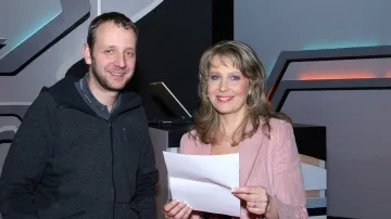 Eva Machourková a režisér Ladislav Cmíral na natáčení AZ-kvízu (2011)