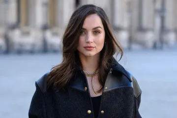 V Česku se točí akční film Ballerina. Zabijáky v něm hrají de Armasová a Reeves