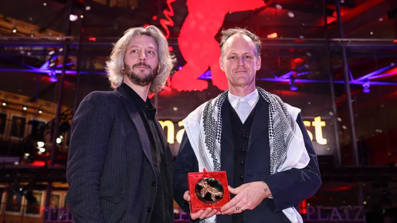 Režiséři Guillaume Cailleau a Ben Russell (vpravo) na Berlinale