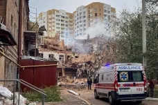 Rusové zasáhli centrum Charkova. Zabili desetiletého chlapce a jeho babičku