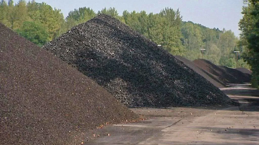 Uhelná skládka. Ilustrační foto