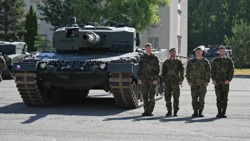 Převzetí posledního tanku Leopard 2 A4 u 73. tankového praporu